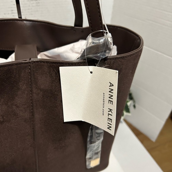 Elegant Brown Tote Bag - Picture 4 of 12